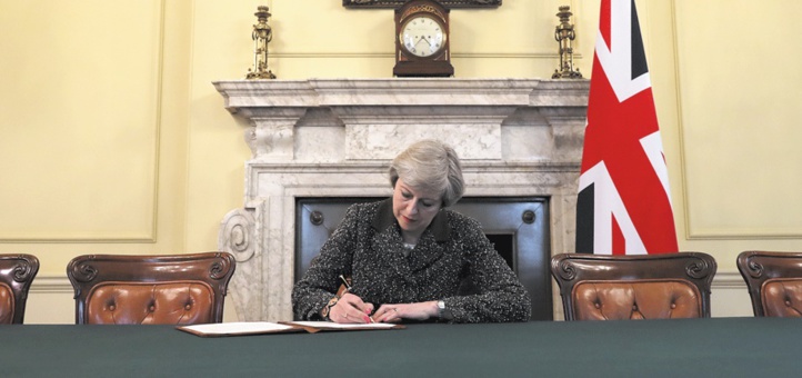 Theresa May  donne le coup d’envoi du Brexit