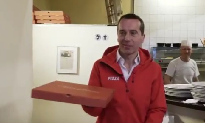 Insolite : Autriche, le chancelier livre des pizzas pour aller parler avec ses électeurs Insolite : Autriche, le chancelier livre des pizzas pour aller parler avec ses électeurs