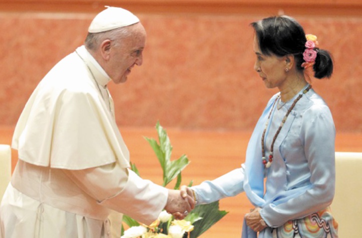 En Birmanie, le pape évite d'évoquer directement les Rohingyas En Birmanie, le pape évite d'évoquer directement les Rohingyas
