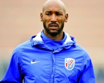 Anelka négocie son départ de Shanghai Shenhua Anelka négocie son départ de Shanghai Shenhua