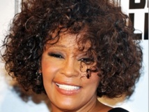 Whitney Houston a été initiée à la drogue par son frère Whitney Houston a été initiée à la drogue par son frère