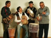“Nass Al Ghiwane” présente une chanson en amazigh à Agadir “Nass Al Ghiwane” présente une chanson en amazigh à Agadir