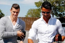 Ambiance bon enfant pour la première séance de Gareth Bale avec son nouveau club Ambiance bon enfant pour la première séance de Gareth Bale avec son nouveau club