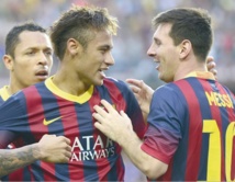 Neymar écoeure le Real pour son premier clasico Neymar écoeure le Real pour son premier clasico