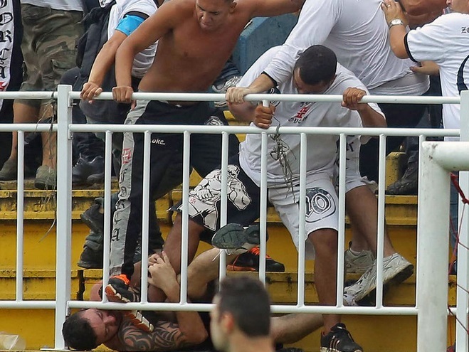 Au Brésil, les supporteurs violents pourraient être jugés sur place Au Brésil, les supporteurs violents pourraient être jugés sur place