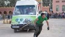 Le cascadeur marocain Hammad Bouaazail se produit à Dakar Le cascadeur marocain Hammad Bouaazail se produit à Dakar