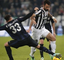 La Juventus, grâce à la foudre... et la pluie, met la pression sur l’AS Rome La Juventus, grâce à la foudre... et la pluie, met la pression sur l’AS Rome