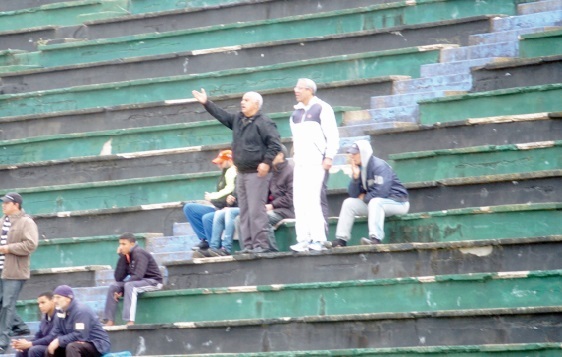 Mendoça dans le rôle du supporter faute de public. Ph. Meslohi Mendoça dans le rôle du supporter faute de public. Ph. Meslohi