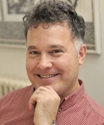 Fouad Laroui bercé par le rêve d‘écrire “Le grand livre de l’histoire du Maroc” Fouad Laroui bercé par le rêve d‘écrire “Le grand livre de l’histoire du Maroc”