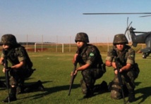 Vaste opération militaire aux frontières brésiliennes à un mois du Mondial Vaste opération militaire aux frontières brésiliennes à un mois du Mondial