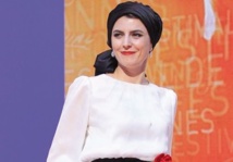 Une bise permise à Cannes, censurée à Téhéran Une bise permise à Cannes, censurée à Téhéran