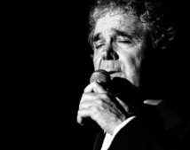 A 80 ans, pas de retraite pour le chanteur français Pierre Perret A 80 ans, pas de retraite pour le chanteur français Pierre Perret