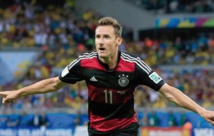 Klose bat Ronaldo dans son premier jardin Klose bat Ronaldo dans son premier jardin