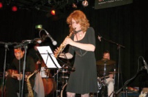 Edith Lettner, une saxophoniste autrichienne qui a le rythme africain dans la peau Edith Lettner, une saxophoniste autrichienne qui a le rythme africain dans la peau