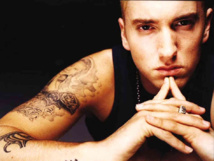 Eminem continue de mordre mais avec l'âge, il tente de s'expliquer Eminem continue de mordre mais avec l'âge, il tente de s'expliquer