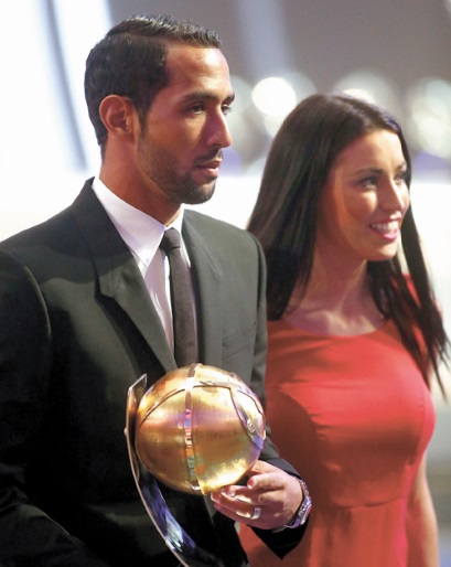Benatia meilleur footballeur arabe 2014 Benatia meilleur footballeur arabe 2014