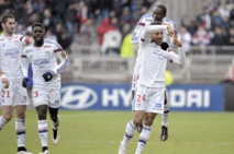 Lyon tient le rythme, Paris rejoint l'OM Lyon tient le rythme, Paris rejoint l'OM
