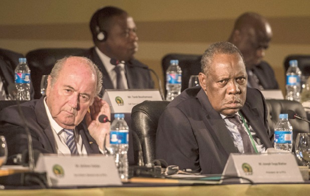 Hayatou réaffirme son soutien à Blatter Hayatou réaffirme son soutien à Blatter