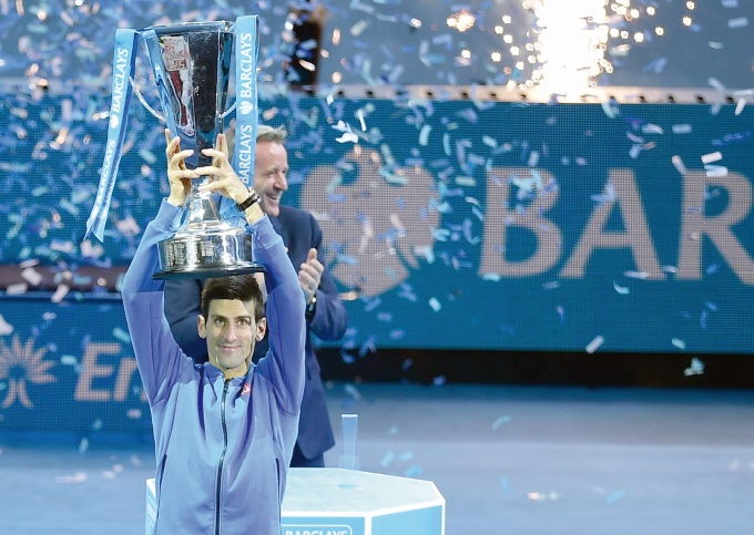 Djokovic remporte son quatrième Masters d'affilée en battant Federer Djokovic remporte son quatrième Masters d'affilée en battant Federer