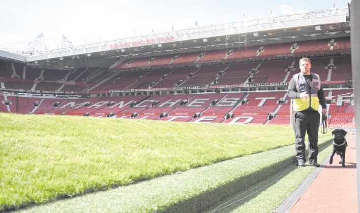 Polémique après la fausse bombe à Old Trafford Polémique après la fausse bombe à Old Trafford