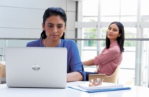 High-tech : HP lance les premiers PC portables avec écran "anti-regards" High-tech : HP lance les premiers PC portables avec écran "anti-regards"