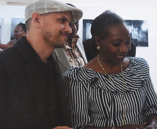 L'artiste photographe Achraf Baznani expose ses œuvres en Côte d’Ivoire L'artiste photographe Achraf Baznani expose ses œuvres en Côte d’Ivoire