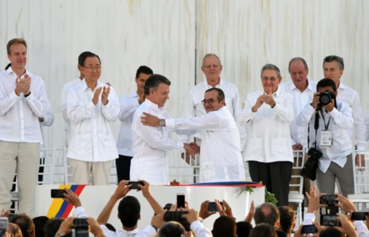 Nouvelle ère pour la Colombie après la signature de l’accord de paix historique avec les Farc Nouvelle ère pour la Colombie après la signature de l’accord de paix historique avec les Farc