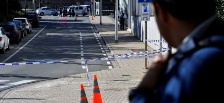 Deux policiers bruxellois poignardés dans une apparente "attaque terroriste" Deux policiers bruxellois poignardés dans une apparente "attaque terroriste"