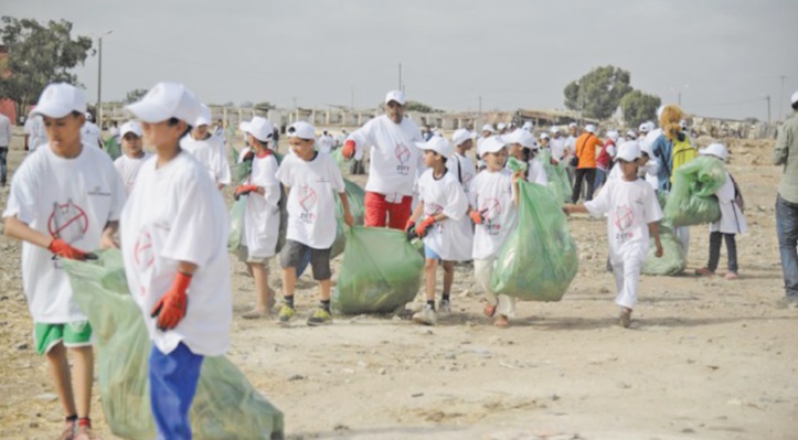 Les Marocains, entre le vœu d'un environnement propre et le regret des sacs en plastique