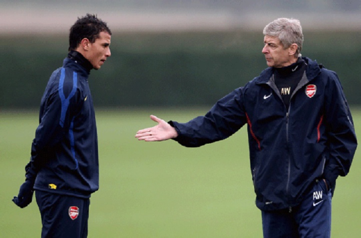 Chamakh tire à boulets rouges sur Wenger Chamakh tire à boulets rouges sur Wenger