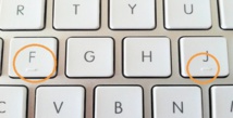 Why ? Pourquoi les lettres F et J de nos claviers ont-elles une petite bosse ? Why ? Pourquoi les lettres F et J de nos claviers ont-elles une petite bosse ?