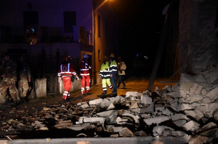 De fortes secousses provoquent de gros dégâts dans le centre de l'Italie De fortes secousses provoquent de gros dégâts dans le centre de l'Italie