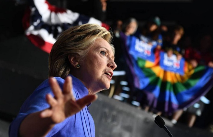 Clinton cherche à dépasser le choc de la relance de l'affaire de ses emails Clinton cherche à dépasser le choc de la relance de l'affaire de ses emails