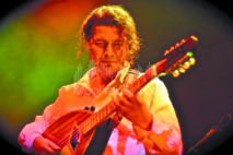 Aziz Sahmaoui clot en apothéose le Festival Taragalte Aziz Sahmaoui clot en apothéose le Festival Taragalte