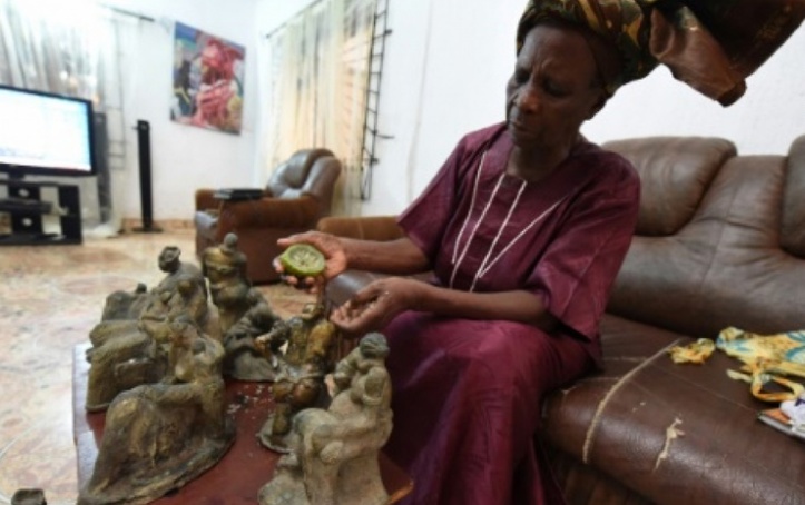 L'art du bronze de mère en fille à Benin City
