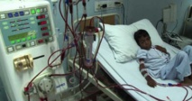 A Karachi, les greffes gratuites d'un médecin de l'espoir