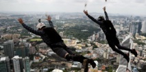 Insolite : Saut en parachute Insolite : Saut en parachute