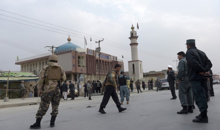 Au moins 27 morts dans un attentat contre une mosquée chiite à Kaboul Au moins 27 morts dans un attentat contre une mosquée chiite à Kaboul