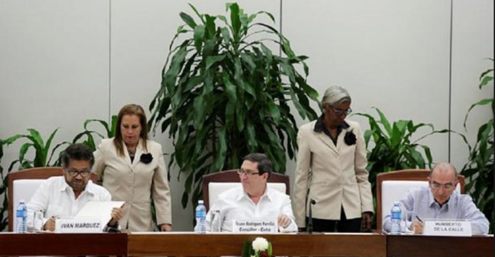 Le gouvernement colombien et les Farc signent un nouvel accord de paix Le gouvernement colombien et les Farc signent un nouvel accord de paix