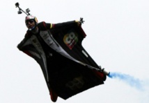 Surfeur, wingsuiter, freerider ou skater: ils sont tous fous! Surfeur, wingsuiter, freerider ou skater: ils sont tous fous!