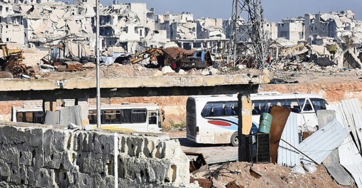 Des dizaines de navettes évacuent les derniers rebelles d'Alep Des dizaines de navettes évacuent les derniers rebelles d'Alep