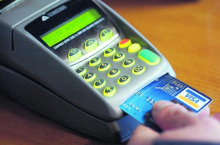Le paiement par cartes bancaires a le vent en poupe