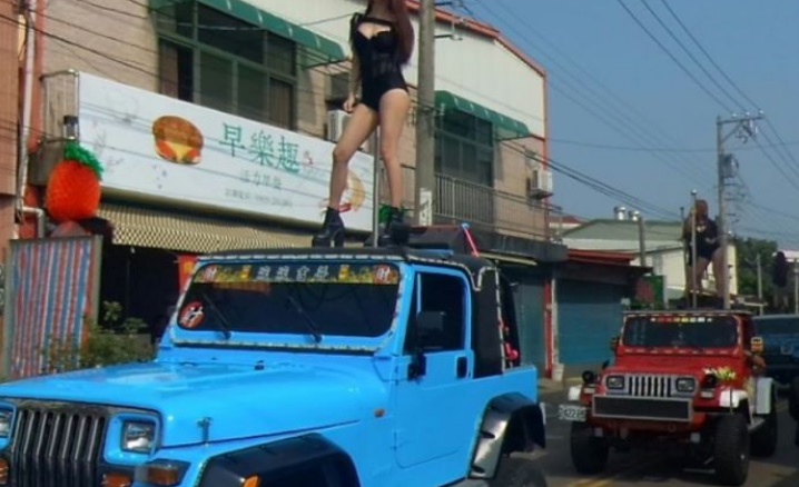 Insolite : Pole dance Insolite : Pole dance