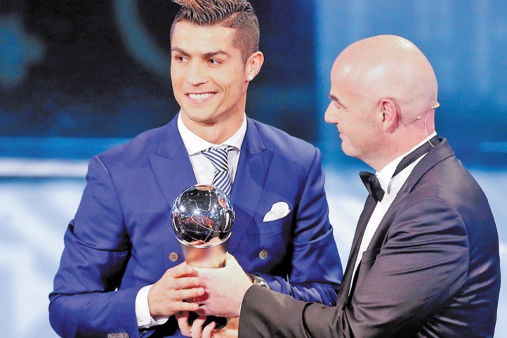Ronaldo décroche le Prix FIFA Ranieri meilleur entraîneur Ronaldo décroche le Prix FIFA Ranieri meilleur entraîneur
