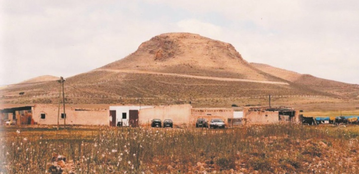 Un abus gros comme une montagne : Au grand dam des riverains, jbel Dchira exposé à un vil crime environnemental Un abus gros comme une montagne : Au grand dam des riverains, jbel Dchira exposé à un vil crime environnemental