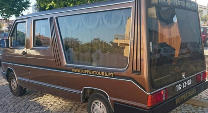 Insolite : Découvrir l'Algarve à bord d'un corbillard Insolite : Découvrir l'Algarve à bord d'un corbillard