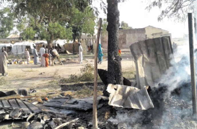 52 morts après le bombardement par erreur d'un camp de déplacés par l'armée nigériane 52 morts après le bombardement par erreur d'un camp de déplacés par l'armée nigériane