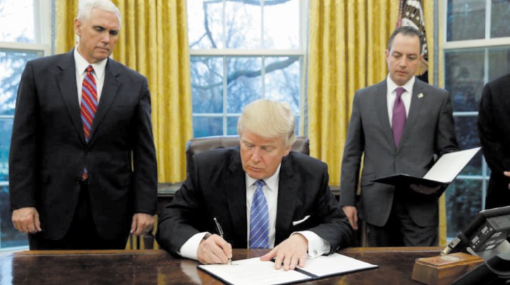 Trump signe l’acte de retrait des USA du TTP