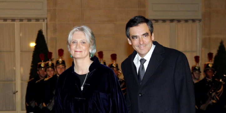 Fillon sommé de s'expliquer sur les emplois de son épouse Fillon sommé de s'expliquer sur les emplois de son épouse