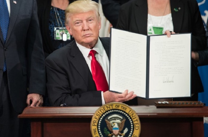 Donald Trump lance son projet de mur à la frontière mexicaine Donald Trump lance son projet de mur à la frontière mexicaine